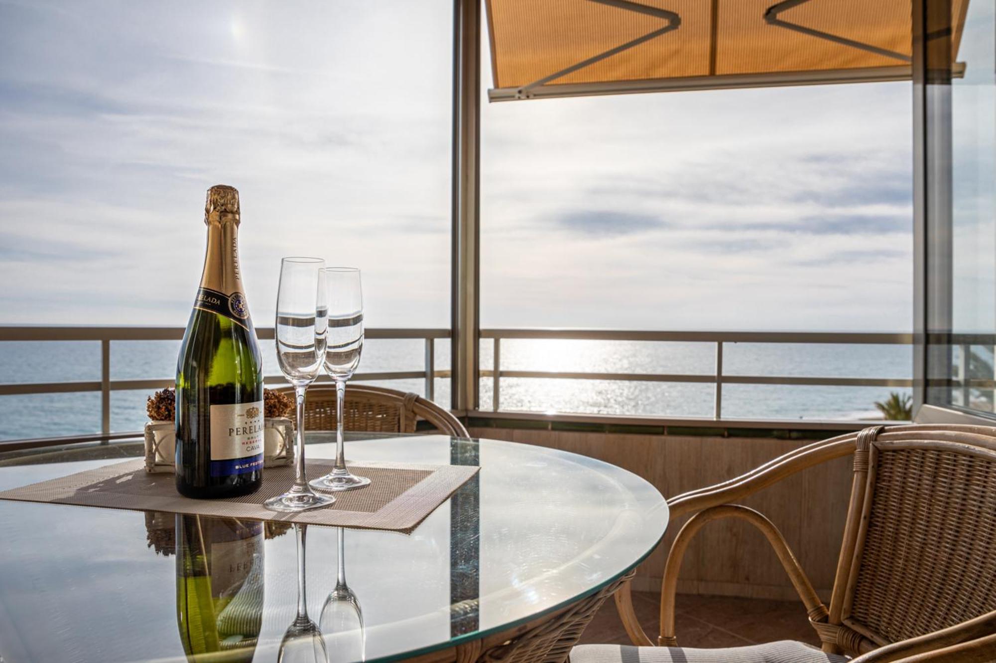 Spacious Apartment With Sea View Terrace In Calafell Esterno foto